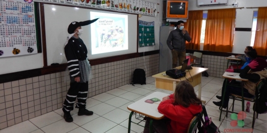 Alunos da rede municipal de ensino de Missal participam de palestra sobre a dengue