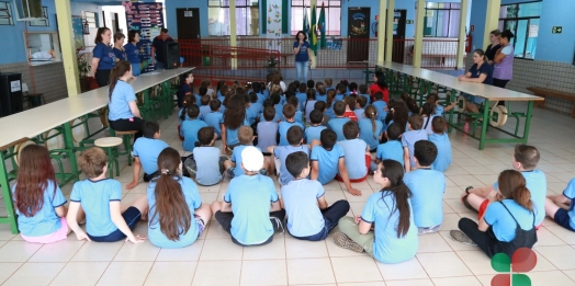 Alunos das Escolas de Jacutinga, Portão Ocoí e Vista Alegre recebem homenagens pelo dia das Crianças