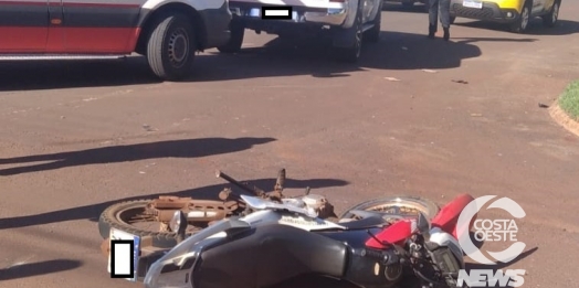 Amarok e Honda Bros se envolvem em acidente em Santa Helena; motociclista se feriu