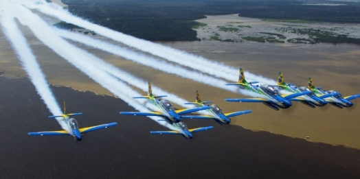 Aniversário da Itaipu terá Esquadrilha da Fumaça, homenagens e arte