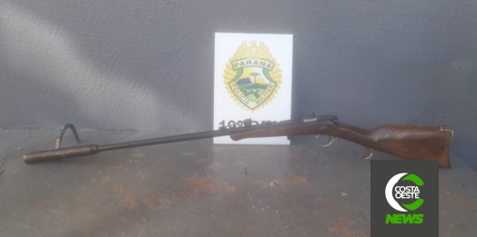 Após apontar arma para família, homem dorme em telhado e acaba preso pela PM em Santa Helena