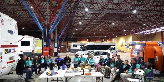 Após levar atrações gratuitas a 100 mil pessoas de 9 cidades paranaenses, caravana com 23 trailers e motorhomes chega a Foz do Iguaçu
