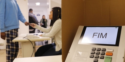 Após nove horas, votação termina em todo o país
