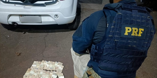 Após perseguição de 17 km, PRF apreende quase R$ 100 mil na região oeste do Paraná