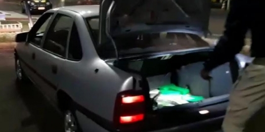 Após perseguição PRF apreende carro com placas de Matelândia carregado com maconha na BR-277