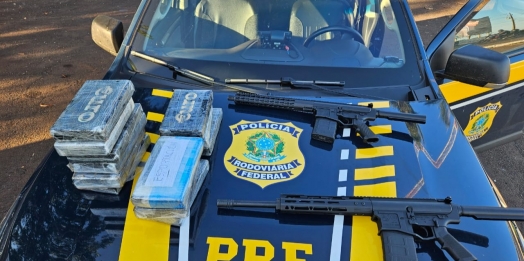 PRF apreende fuzis e cocaína com motorista de caminhão em São Miguel do Iguaçu