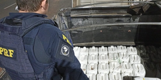 PRF PR apreende 650 mil maços de cigarros e 1,8 mil litros de agrotóxicos