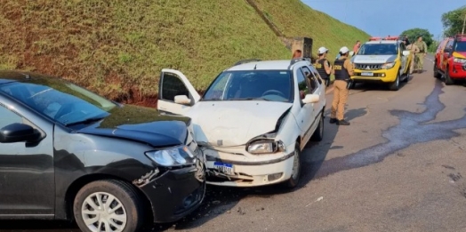 Assaltantes em fuga causam dois acidentes de trânsito em Foz do Iguaçu