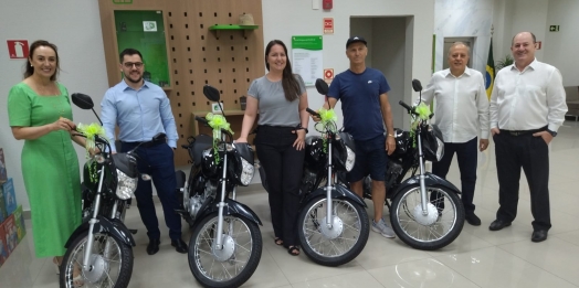 Associados Sicredi de Medianeira são contemplados com 9 motocicletas da campanha 
