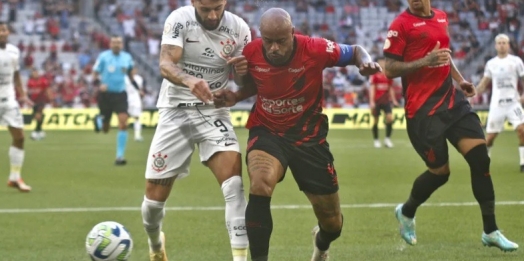 Athletico sufoca Corinthians no 1º tempo, cola no G-4 e tem mudança de postura com Wesley Carvalho