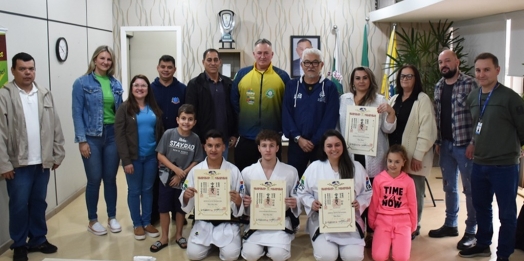 Atletas de São Miguel recebem grau em faixa preta de karatê