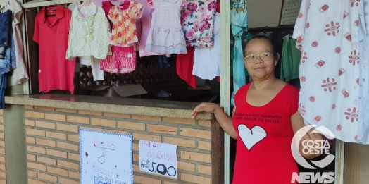 Avó realiza Brechó Solidário para ajudar no tratamento de neta com necessidades especiais