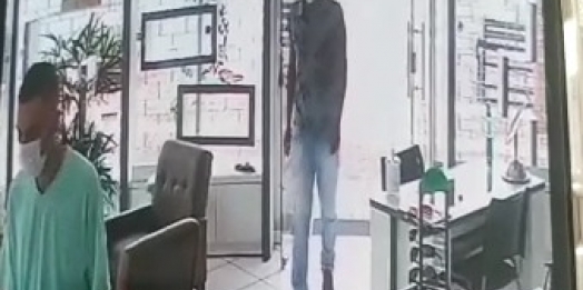 Bandidos assaltam relojoaria no centro de Itaipulândia