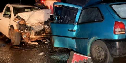 Batida frontal mata homem e deixa outros dois feridos na BR 277, em Cascavel