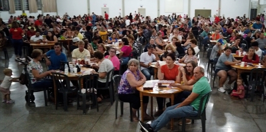Bingo beneficente do Rotary Club lota Salão Paroquial em São Miguel do Iguaçu