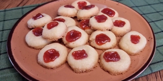 Biscoito amanteigado com goiabada