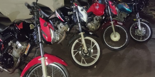 Blitz da PM apreende cinco motocicletas e prende homem por adulteração de chassi em Medianeira