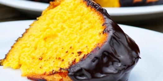 Bolo de cenoura que não embatuma