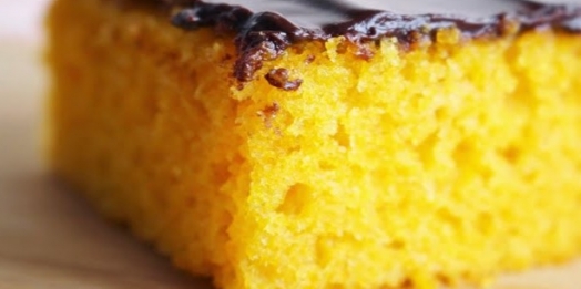 Bolo de cenoura que não embatuma