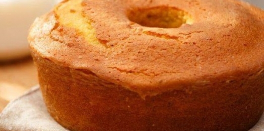 Bolo simples com apenas 3 ingredientes