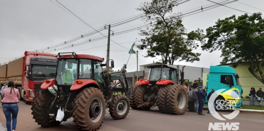 Bolsonaristas fecham a PR 488, em Santa Helena