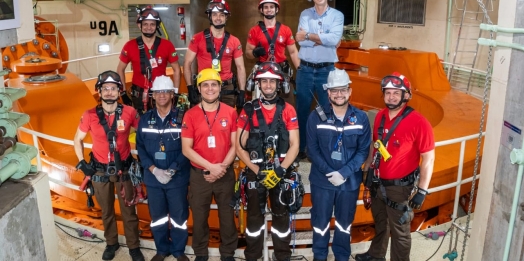 Bombeiros da Itaipu fazem exercício de resgate durante manutenção de unidade geradora