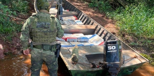 BPFRON apreende embarcação com quase 500 kg de drogas em Santa Helena