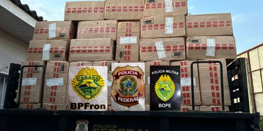 BPFRON, BOPE e Polícia Federal apreendem grande quantidade de cigarros contrabandeados na cidade de Matelândia