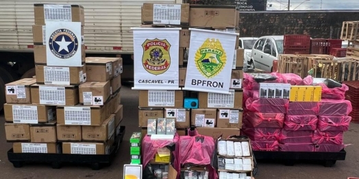 BPFRON e PF apreendem carreta carregada com mais de três mil aparelhos celulares em Cascavel