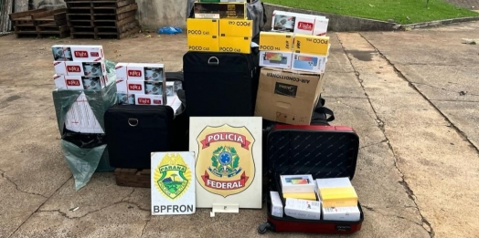 BPFRON e Polícia Federal apreendem cigarros contrabandeados e celulares em ônibus em São Miguel do Iguaçu