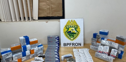 BPFRON prende homem com mala carregada de anabolizantes e baterias para celular em Foz do Iguaçu