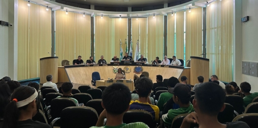 Câmara de São Miguel do Iguaçu recebe alunos da escola indígena Teko ñemongo em sessão ordinária