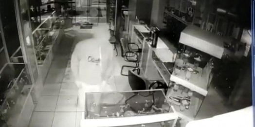 Câmera de segurança flagra ação de ladrão em São Miguel do Iguaçu