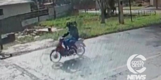 Câmera flagra indivíduo furtando Biz em São Miguel do Iguaçu; vídeo