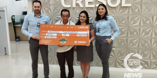 Campanha É Simples Ganhar da Cresol entrega prêmio em São Miguel do Iguaçu