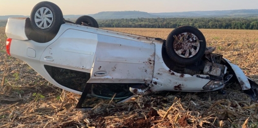 Capotamento deixa duas pessoas feridas entre Santa Helena e Diamante do Oeste