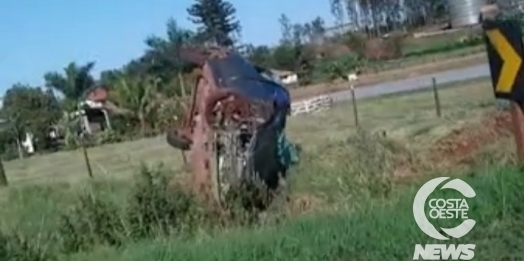 Capotamento é registrado na PR 495, em Entre Rios do Oeste