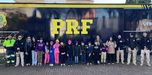 Carreta do Cinema Rodoviário da PRF está presente na Semana Municipal de Trânsito em Foz do Iguaçu