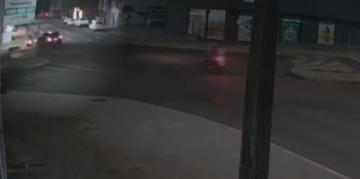 Carro bate em motocicleta, perde controle, atropela e mata menino de 9 anos no Paraná