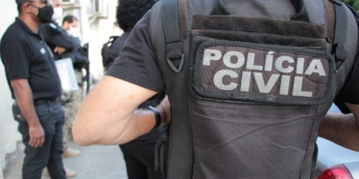 Casal que recrutava menores para fazer sexo em lives é preso