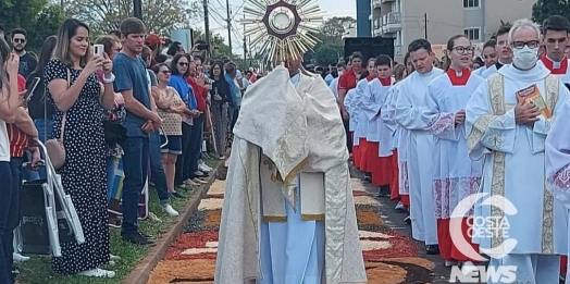 Católicos celebram Corpus Christi em Medianeira
