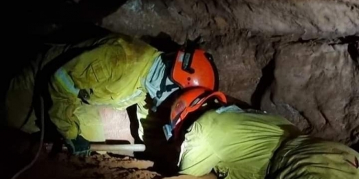 Caverna desaba no interior de SP; 15 bombeiros permanecem soterrados