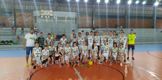 Cerca de 50 alunos participam do Festival das Escolinhas de Basquetebol em Missal