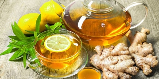 Chá de gengibre, limão e mel para resfriados