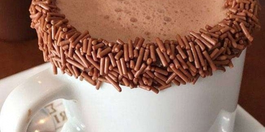 Chocolate quente de brigadeiro
