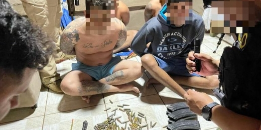 Cinco brasileiros procurados internacionalmente são presos com fuzis no Paraguai