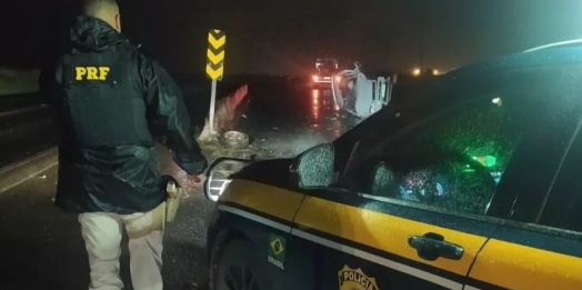 Cinco pessoas ficam feridas em acidente entre três carros na BR 277