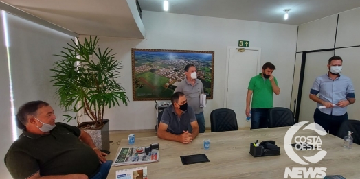Coletiva é realizada para falar sobre obras paralisadas da rua Marechal Cândido Rondon em São Miguel do Iguaçu