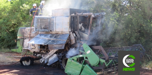 Colheitadeira é parcialmente destruída pelo fogo em Santa Helena