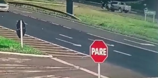 Colisão entre caminhonete e moto deixa duas pessoas feridas na BR-277, em São Miguel do Iguaçu